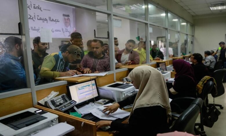 استعدادات لصرف المساعدات القطرية الشهرية لـ100 ألف أسرة