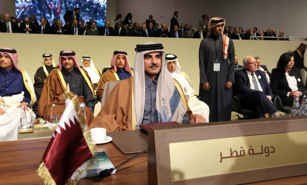 صورة مميزة: أمير قطر أول زعيم خليجي سيشارك رسمياً بقمة الجزائر