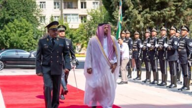 وزير قطري يجري مباحثات في أوزبكستان ويزور مصنعين عسكريين