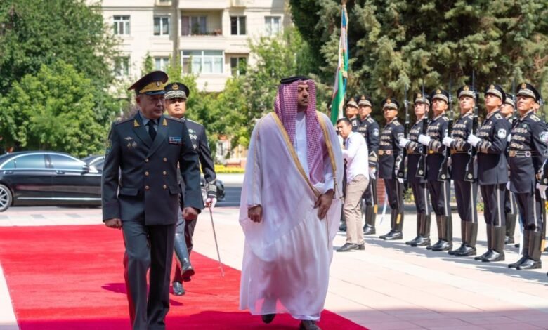 وزير قطري يجري مباحثات في أوزبكستان ويزور مصنعين عسكريين