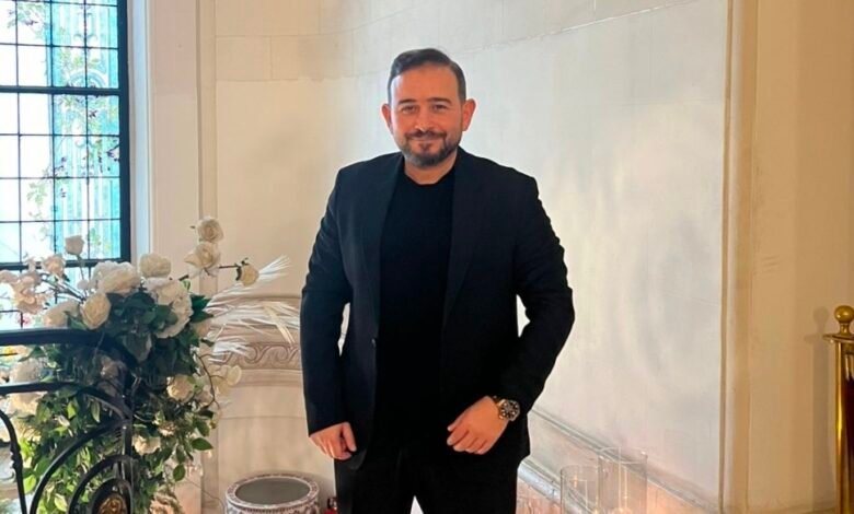 أحمد عادل… رحلة نجاح من الاستوديو إلى أكبر الإنتاجات الغنائية