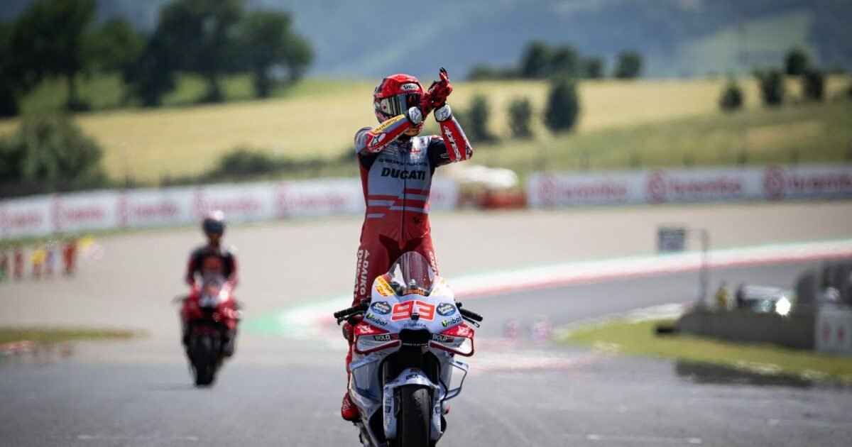 مارك ماركيز يكتسح أراغون ويشعل سباق MotoGP: فوز ثالث توالياً يقلص الفارق مع مارتن إلى 19 نقطة
