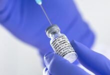 FDA: الموافقة على اللقاحات لا تعني توصية تلقائية لكل الأشخاص