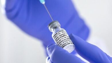FDA: الموافقة على اللقاحات لا تعني توصية تلقائية لكل الأشخاص