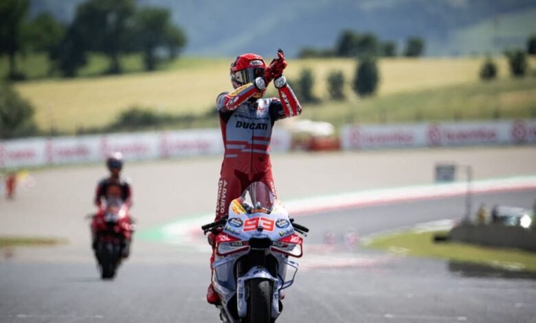 مارك ماركيز يكتسح أراغون ويشعل سباق MotoGP: فوز ثالث توالياً يقلص الفارق مع مارتن إلى 19 نقطة