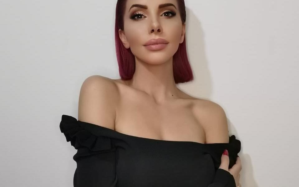 الممثلة مونيانا مقهور تتألق في جلسة تصوير جديدة