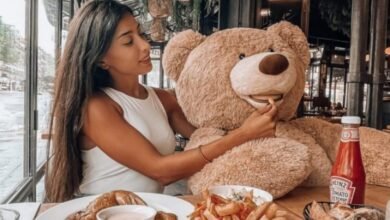 Elsa Boulos Grabs the Attention of her Followers with Cute Scenes