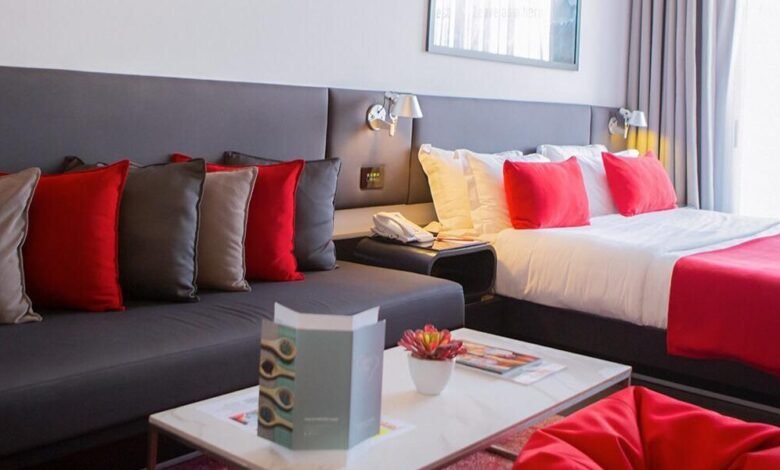 Smallville Hotel A Charming view and Distinctive Services