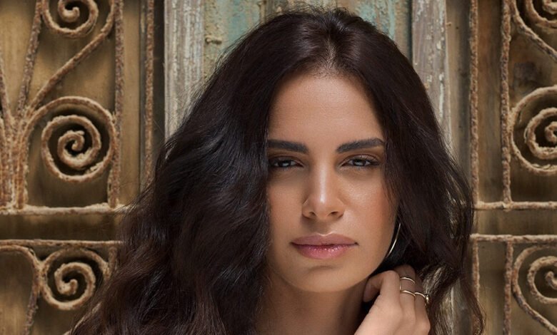 النجمة المصرية آمال ماهر توجه رسالة محبة الى جمهورها
