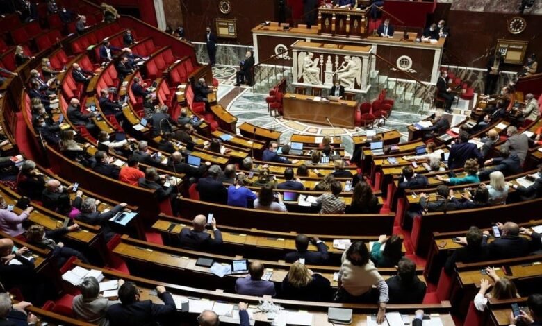 تصويت حاسم بالبرلمان الفرنسي على ميزانية 2026 وسط انقسام داخل الحكومة
