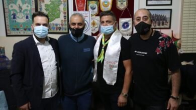 رجل الأعمال كفاح علاّم يوزع وجبات غذائية على الفقراء والمحتاجين