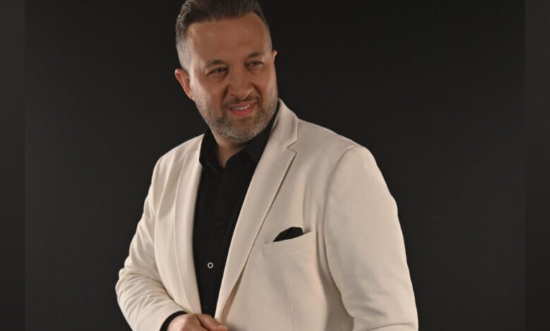 رياض العمر يشوّق جمهوره لعمل غنائي جديد.. هدية العيد تقترب