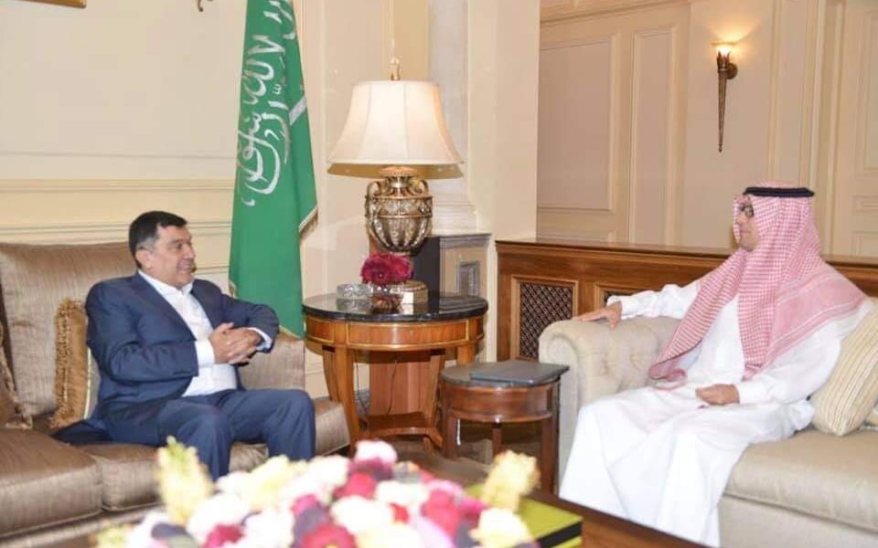 صورة مميزة: سفير خادم الحرمين الشريفين في لبنان يستقبل رئيس مجلس إدارة طيران