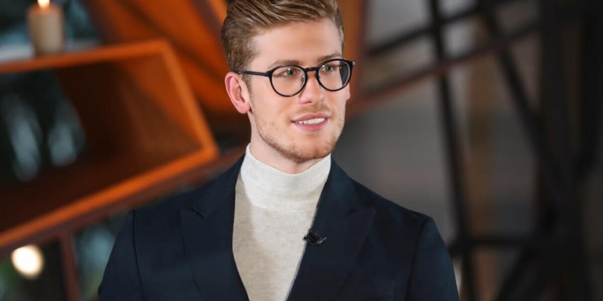 علي ياسين صحافي ومقدم برامج رفيع المستوى - صورة مميزة صورة مميزة: علي ياسين صحافي ومقدم برامج رفيع المستوى