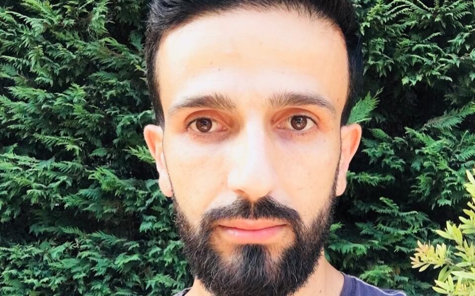 كتب الشاعر الغنائي ألكسي قسطنطين أغنية جديدة للفنان هيال شريف بعنوان قلبي رح شيلو - صورة مميزة صورة مميزة: كتب الشاعر الغنائي ألكسي قسطنطين أغنية جديدة للفنان هيال شريف بعنوان قلبي رح شيلو