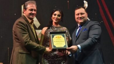 مريم حسين مكرمةً في بيروت